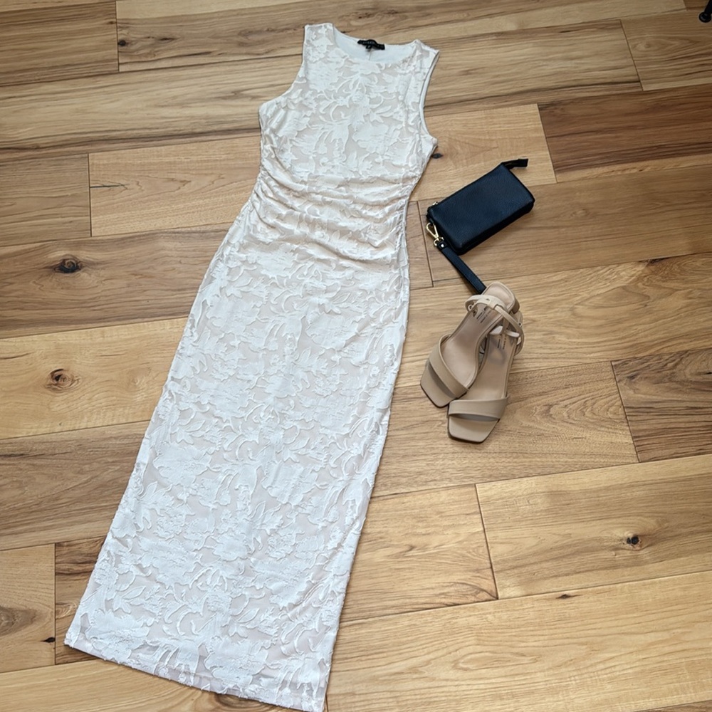 Like New Dynamite Jaquard Floral Maxi Dress - Picture 7 of 11
